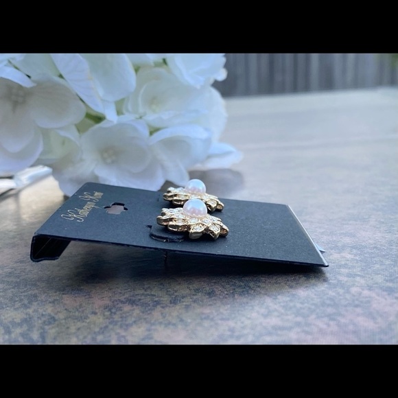 NWT KATHERYN KENT GOLD TONE PEARL AND CUBIC ZIRCONIA EARRINGS - Picture 7 of 7